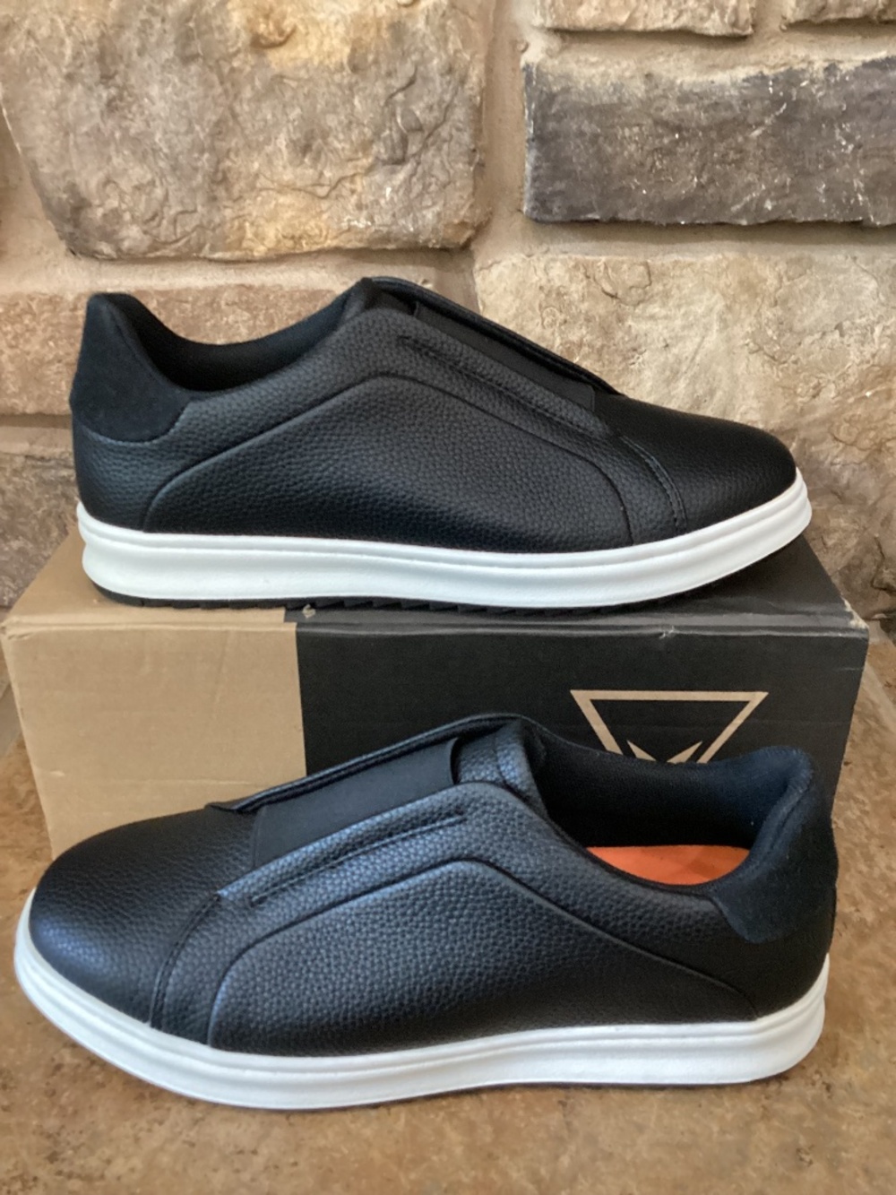 Vance Co Matteo WD Mens 9.5 Slip On Sneakers Black White Vegan Foam New